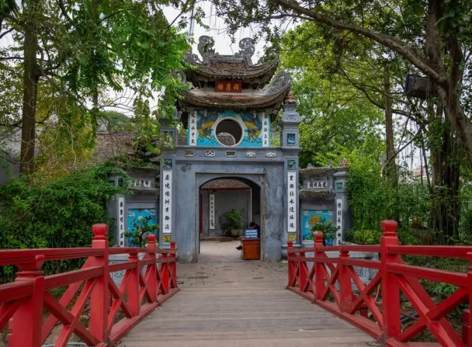 Private Tour: Ha Long Bay And Ha Noi 5 – Day Adventure