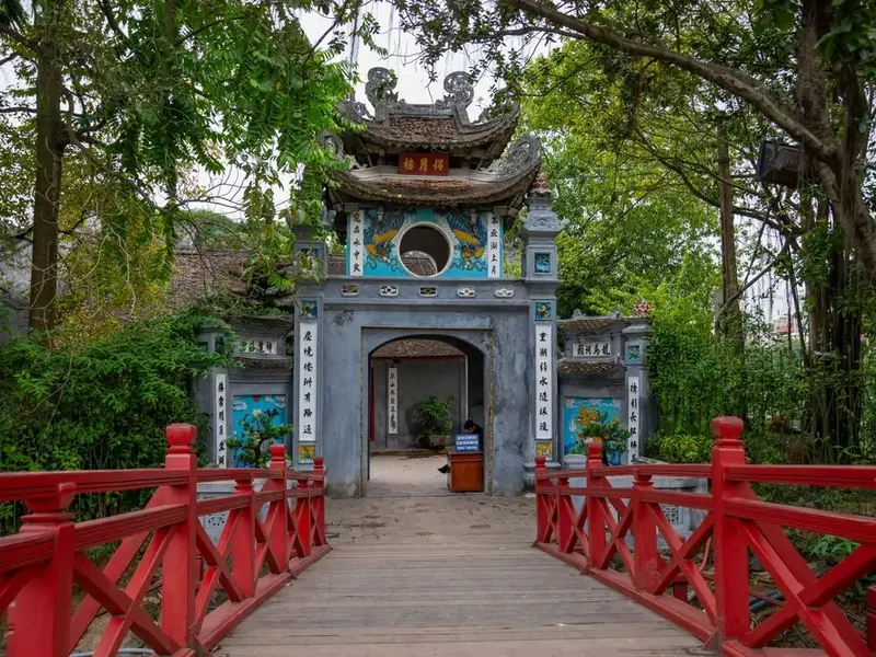 Private Tour: Ha Long Bay And Ha Noi 5 – Day Adventure