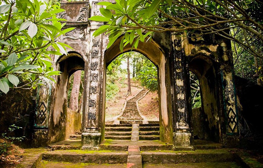 Private tour: Full-day Sacred Yen Tu Mountain From Hanoi
